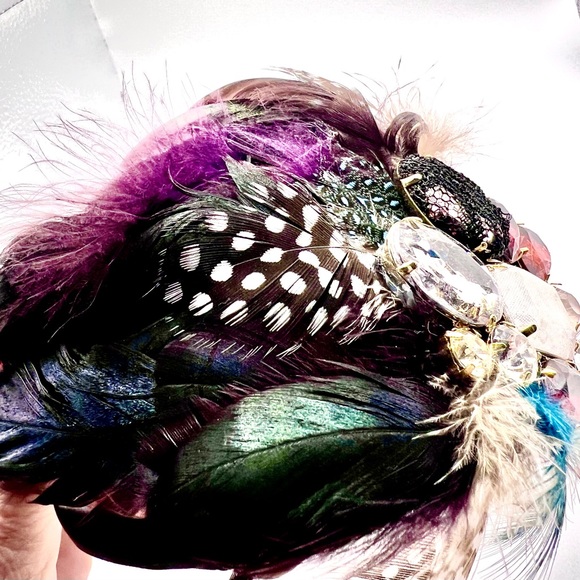 Beautiful Thin Headband Decorated w/Feathers & Crystals-Multicolored, Ne… - Picture 5 of 7